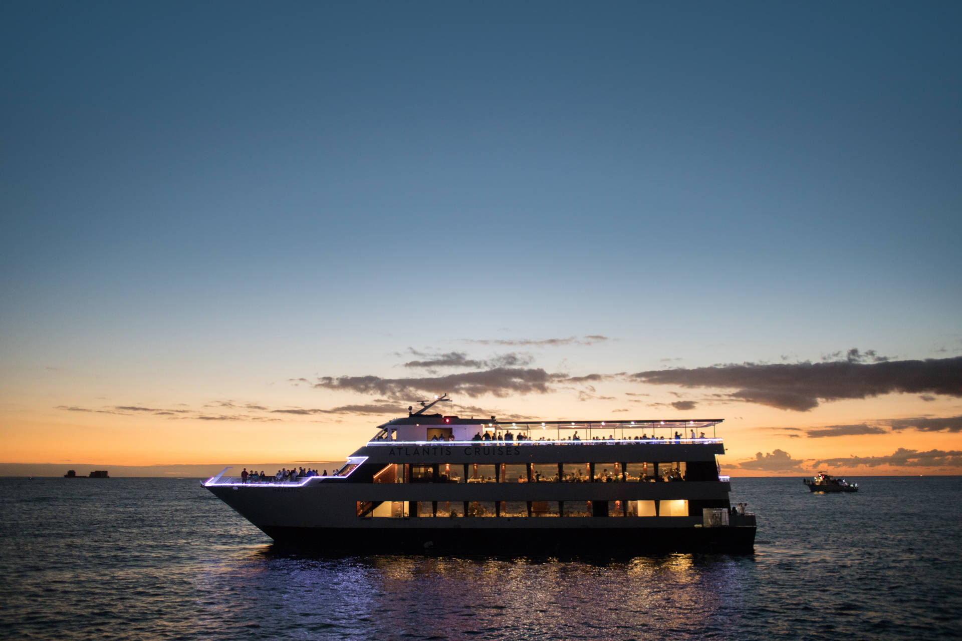 Majestic by Atlantis Cruises Waikiki Sunset Cocktail Cruise